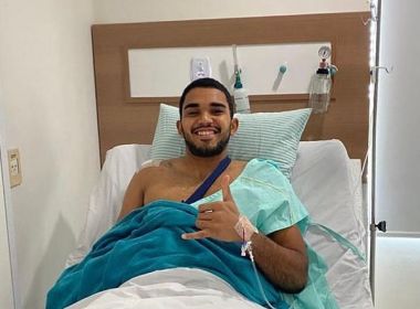 Cirurgia no ombro do goleiro Lucas Arcanjo, do Vitória, é realizada com sucesso