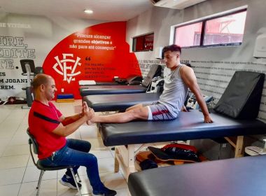 Gabriel Honório permanece em tratamento no DM do Vitória