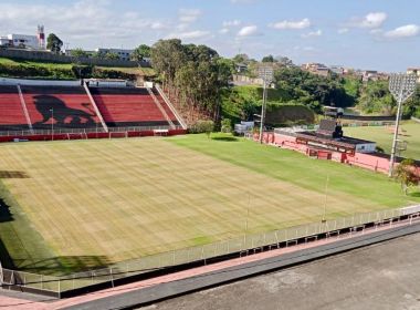 De olho na temporada 2023, Vitória inicia manutenção do gramado do Barradão