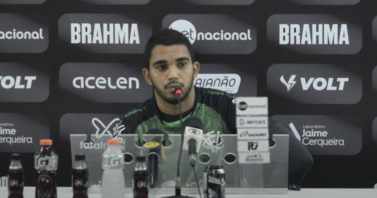 Lucas Arcanjo, do Vitória, é eleito melhor goleiro de abril da Série B -  Folha do Estado da Bahia