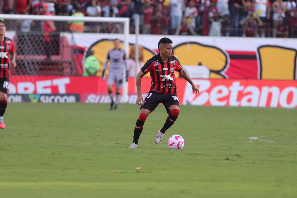 Em jogo truncado, Vitória perde para o Corinthians com um a mais no Barradão 1 WhatsApp%20Image%202025 10 25%20at%2017.16.39.