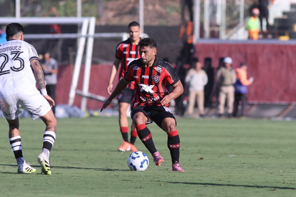 Em jogo equilibrado, Vitória empata com Botafogo no Campeonato Brasileiro 1 WhatsApp%20Image%202025 11 09%20at%2017.18.46.