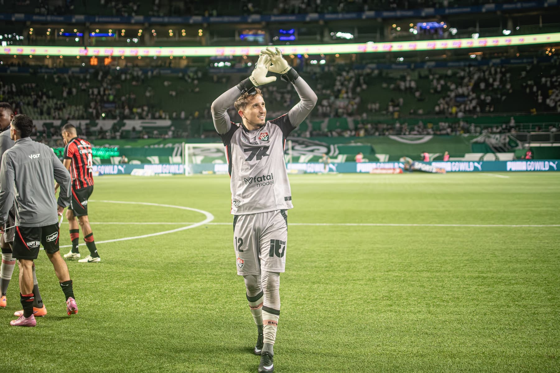 Thiago Couto brilha, Vitória segura o Palmeiras fora de casa e soma ponto na luta contra o Z4