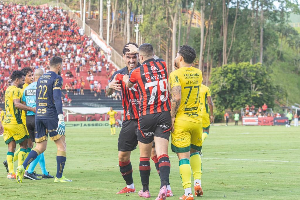 Com atuação mágica do goleiro Thiago Couto, Vitória bate Mirassol e sai da zona de rebaixamento 1 WhatsApp%20Image%202025 11 29%20at%2016.56.30.