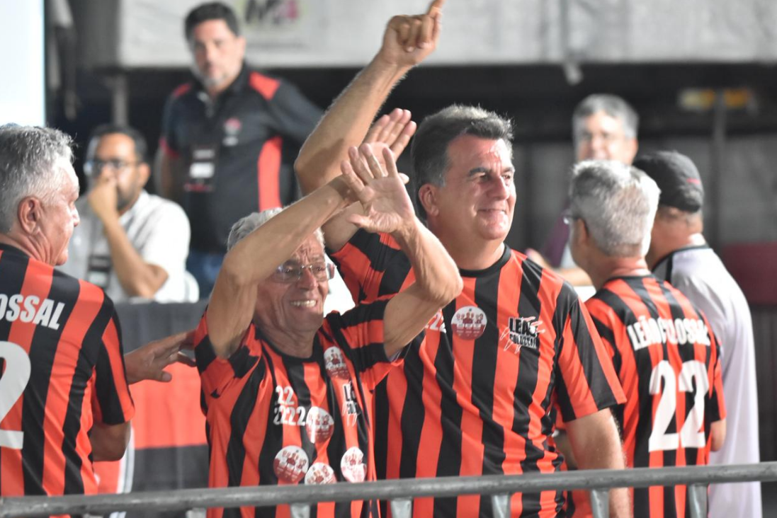 Fábio Mota vence eleição presidencial do Vitória e é reeleito até o fim de 2028 3 Raimundo Viana e Fábio Mota comemoram vitória na eleição do Vitória