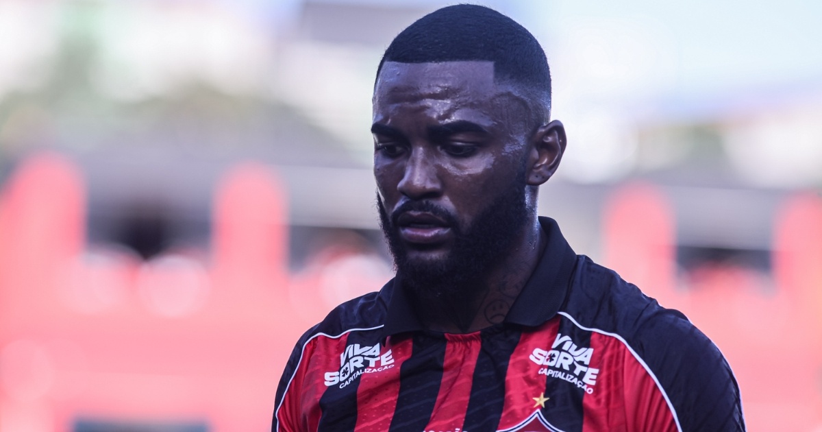 Ramon será reavaliado no Internacional e definição com o Vitória fica para 2026