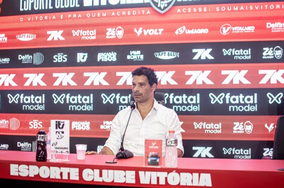 Vitória anuncia desligamento do diretor de futebol Gustavo Vieira