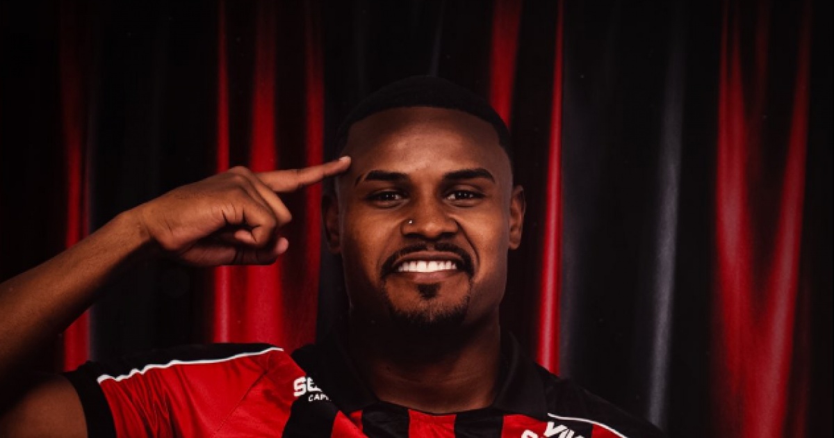 Vitória anuncia contratação do lateral-direito Nathan Mendes 