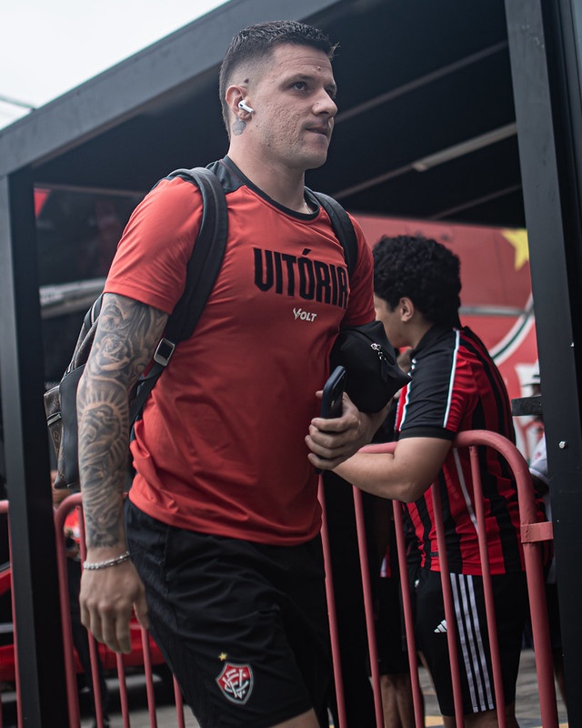 Renato Kayzer desfalca o Vitória diante do Palmeiras pela Série A; Fabri é cotado para tomar vaga