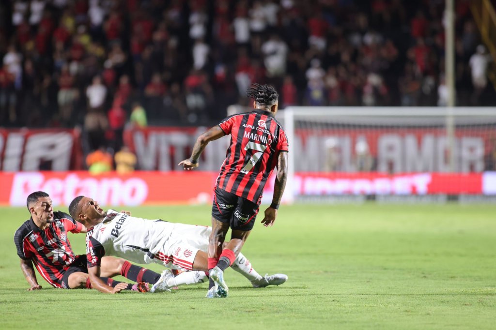 Marinho em reestreia pelo Vitória