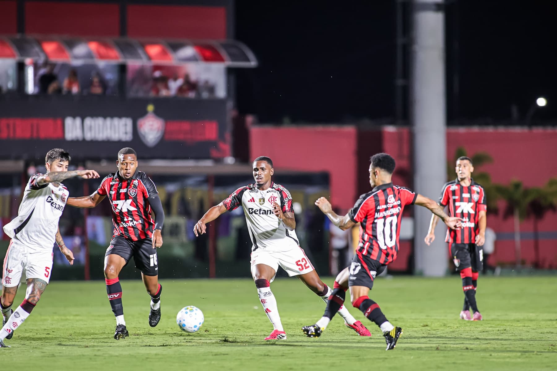 Vitória tem goleada histórica sobre o Flamengo na Copa do Brasil; veja retrospecto 