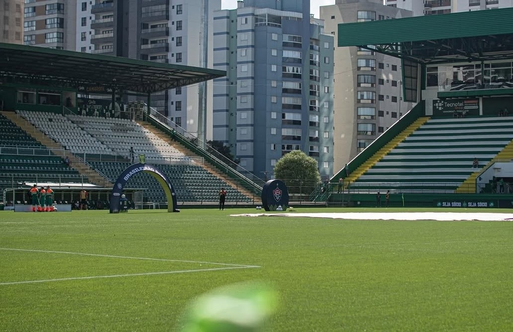 Confira as escalações oficiais de Chapecoense x Vitória pelo Brasileirão