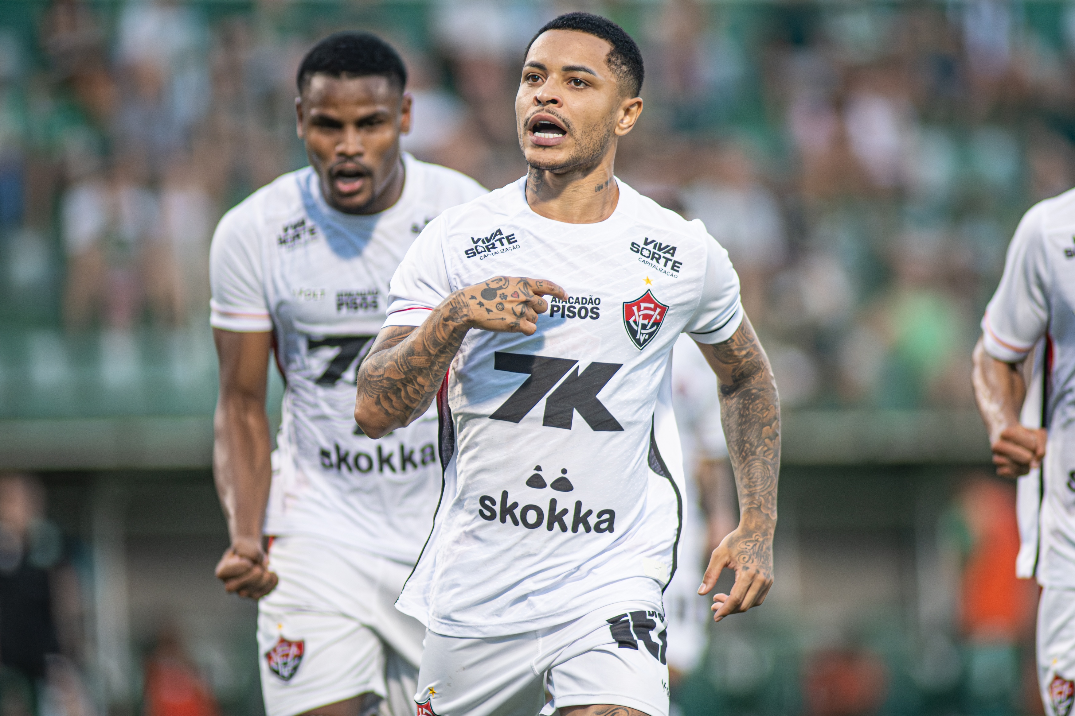 Matheuzinho valoriza com um a menos e gol de pênalti contra Chapecoense: “Fora de casa é difícil”