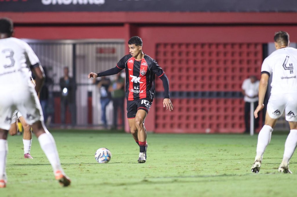 Rumo à final: Vitória dá show, goleia o ABC e fica perto da decisão da Copa do Nordeste 9 Ação de Osvaldo