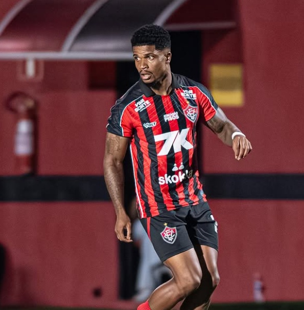 Jamerson destaca adaptação na lateral direita e projeta duelo contra o Botafogo 