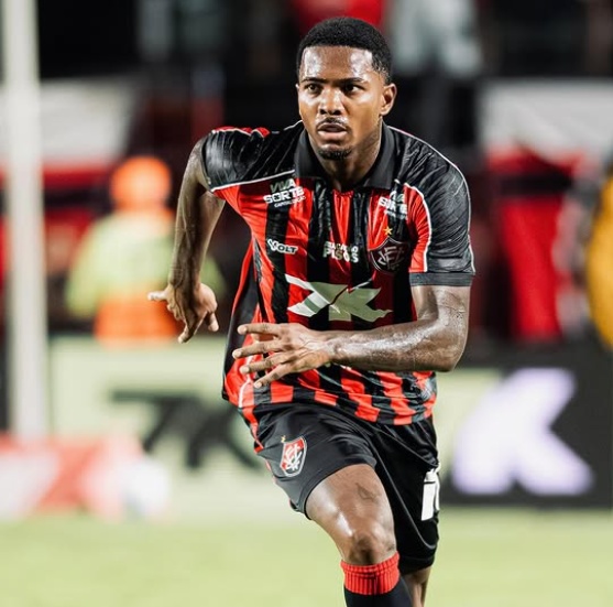 Cacá convoca torcida do Vitória para decisão contra o Athletico-PR: "Vamos entregar raça até o fim"