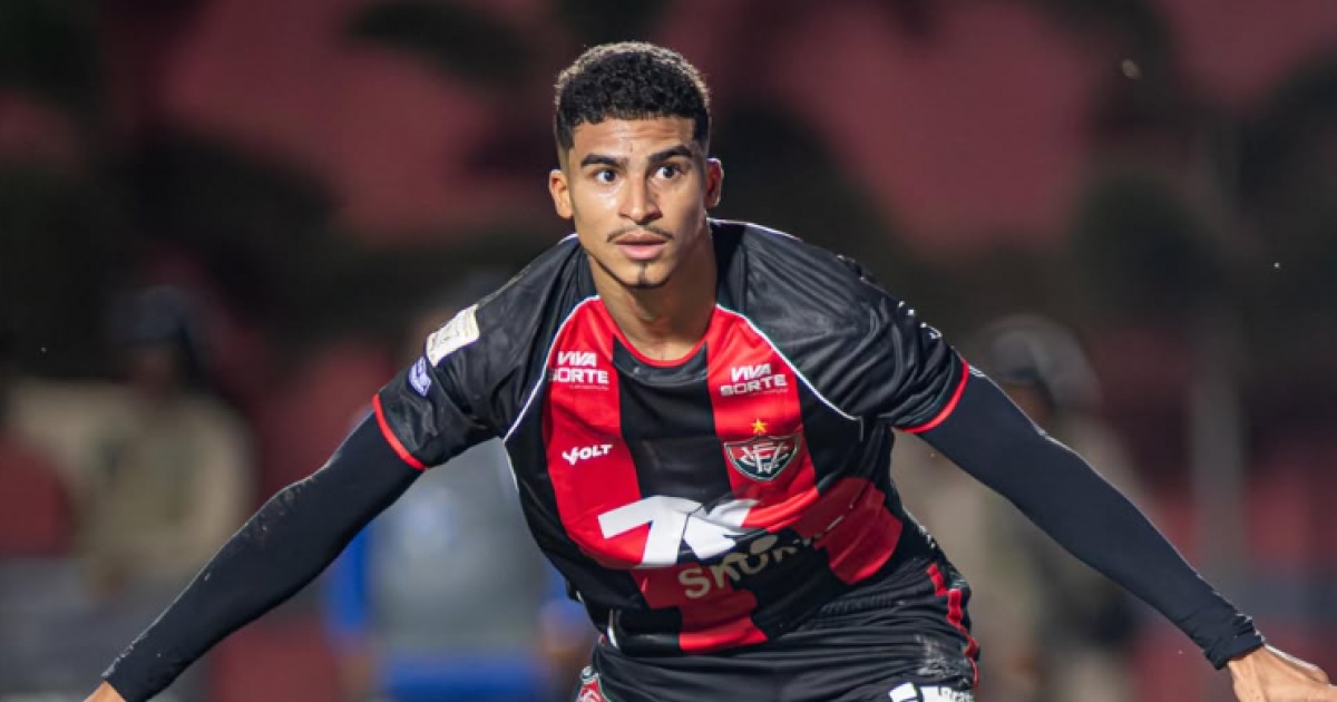 Renê destaca estudo dos rivais e mira fim do jejum de gols do Vitória na Série A