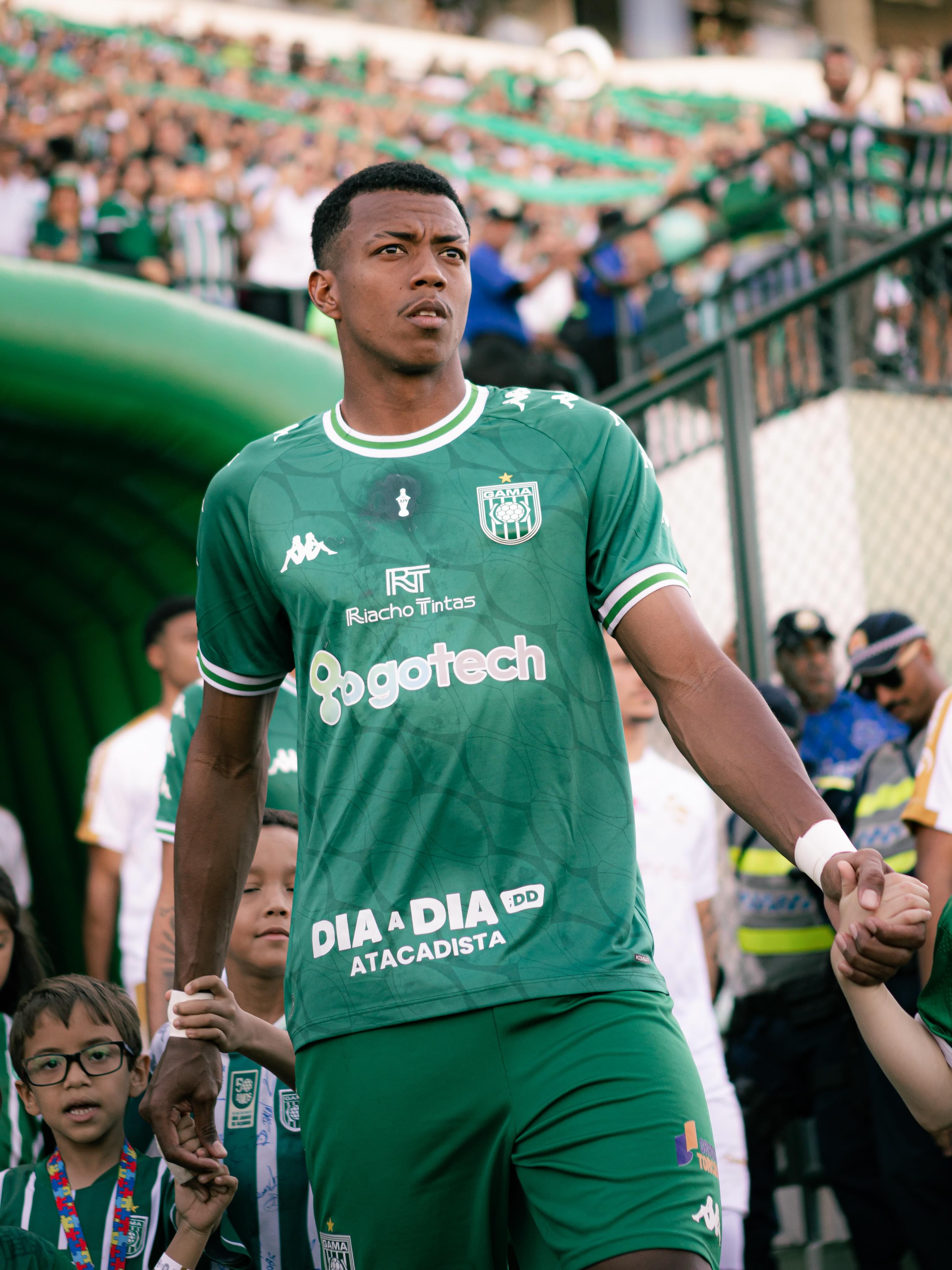 Vitória acerta contratação de zagueiro do Gama; saiba mais