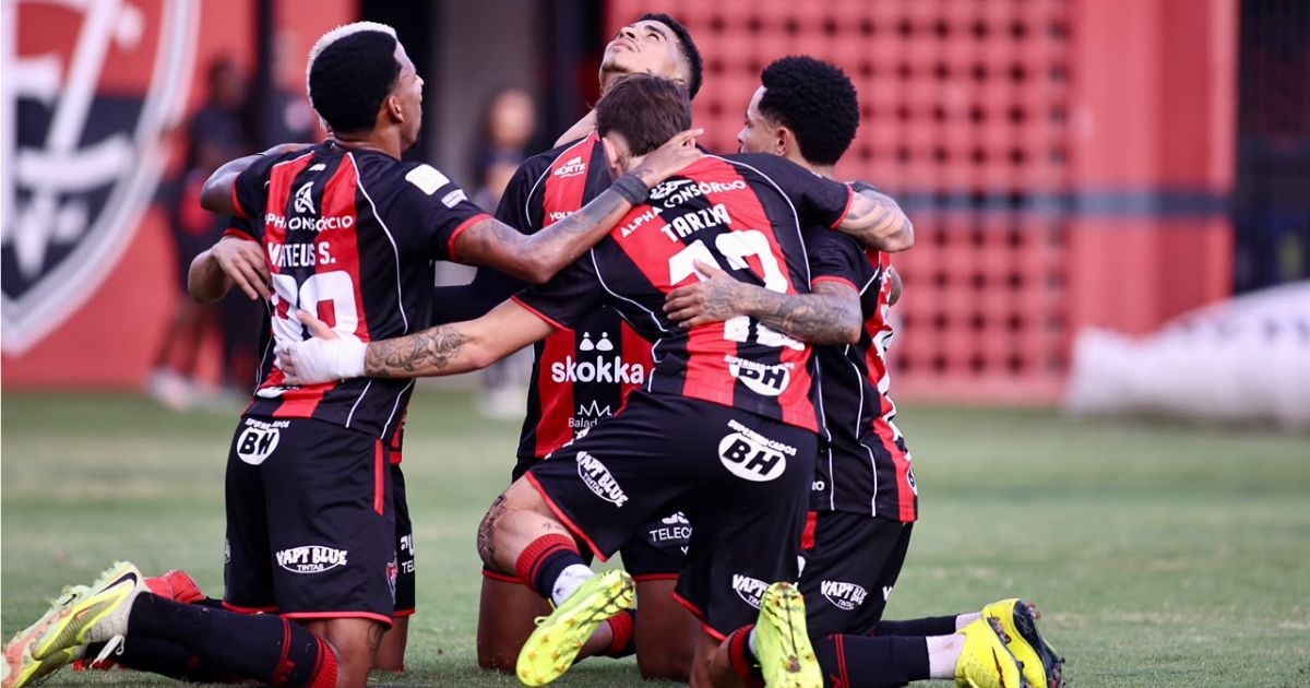 Vitória toma a virada do Cruzeiro, se complica na tabela e mantém tabu de 20 anos