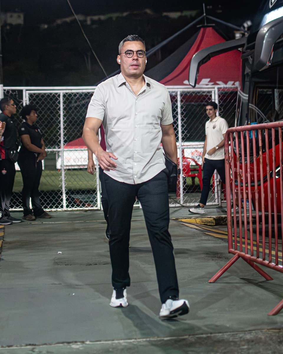 Jair Ventura descarta saída do Vitória: “Seria muita covardia largar o barco”