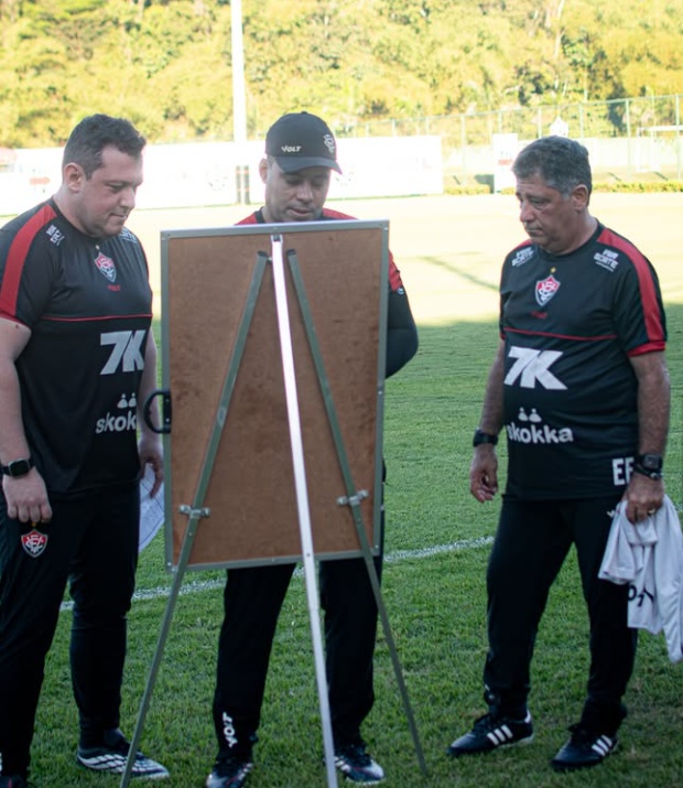 Com Baralhas em tratamento, Vitória realiza mais um treino visando à Chapecoense