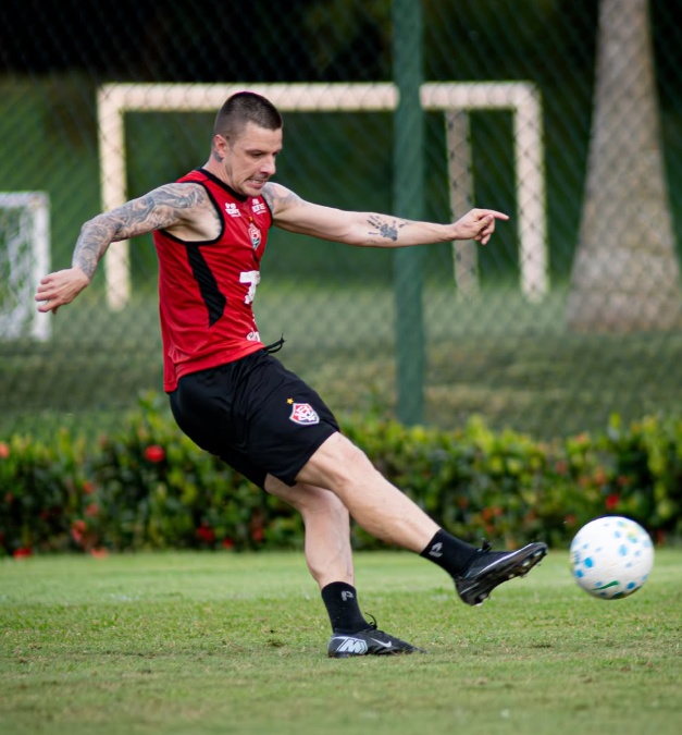 Vitória mantém preparação para a Chapecoense sem Baralhas e Ramon