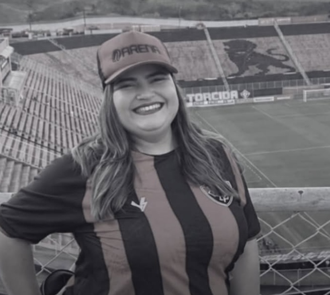 Vitória lamenta morte de torcedora Priscila Pontes