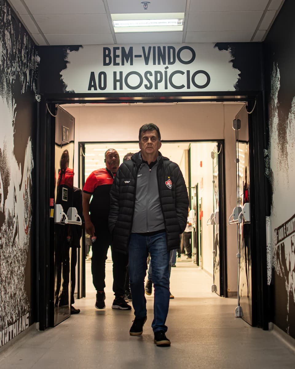 Fábio Mota explica situação de Renê e promete representar contra arbitragem de Corinthians x Vitória