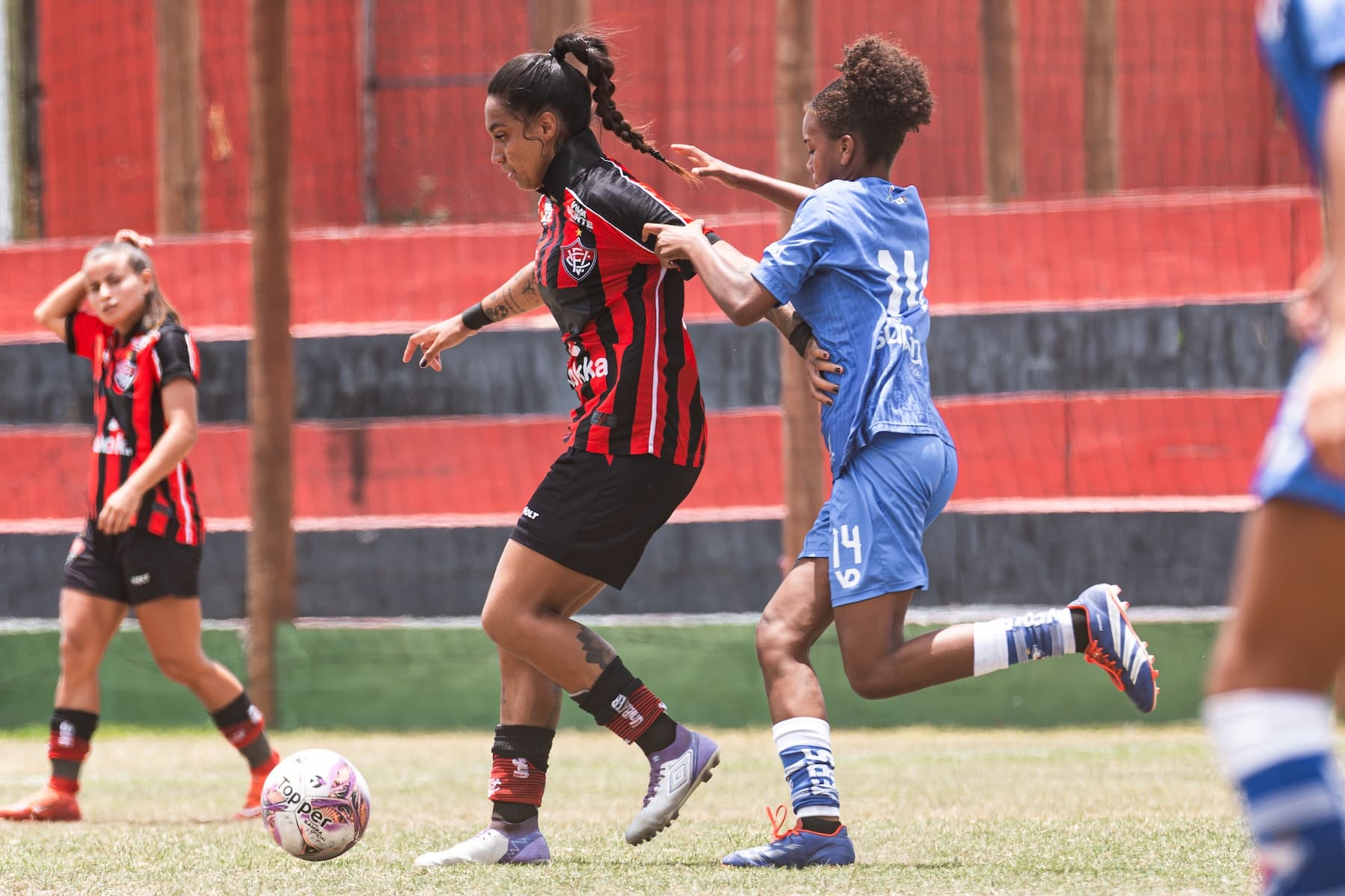 Vitória goleia o Galícia e avança à final do Baiano Feminino