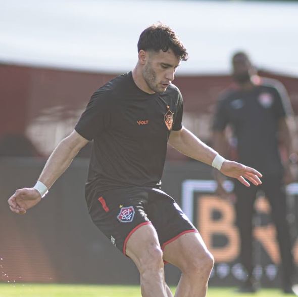 Bola rolando! Acompanhe em tempo real Vitória x Athletico-PR pelo Brasileirão