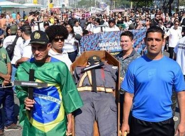 Policiais protestam em Copacabana contra mortes de PMs; Bolsonaro critica Justiça