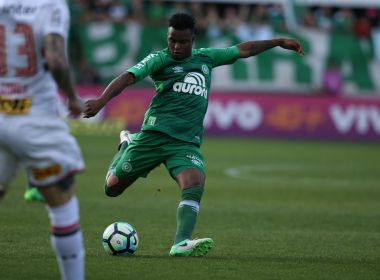 Chapecoense confirma caso de doping e afasta volante Moisés