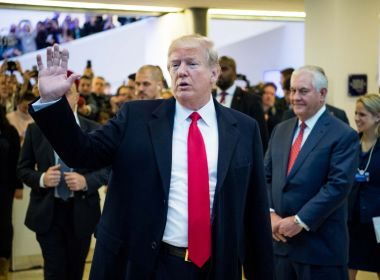 Trump diz que Rússia tem 'preço alto a pagar' por apoiar Assad após ataque a gás