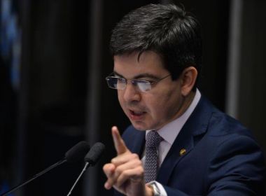 Randolfe Rodrigues protocola novo pedido de impeachment contra Temer