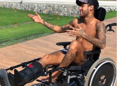 Neymar retirou proteção na perna e no processo evolui bem, afirma PSG