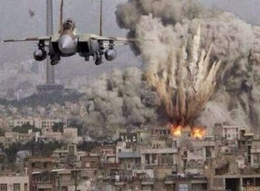 Ataques aéreos da Líbia contra milícia atingem portos petrolíferos