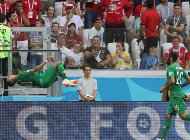 Arábia Saudita vira sobre o Egito no fim e volta a vencer em Copas após 24 anos