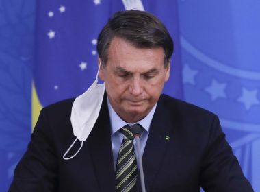 Bolsonaro diz para não ser cobrado por possíveis efeitos colaterais de vacina