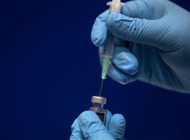 EUA aprovam uso emergencial de vacina da Pfizer contra a Covid-19