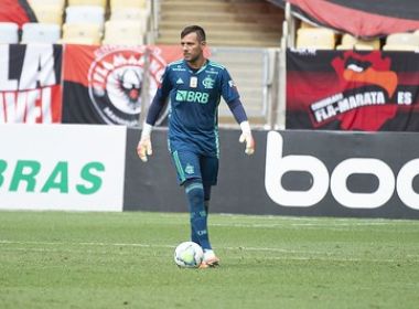 Flamengo e Diego Alves acertam renovação por mais um ano