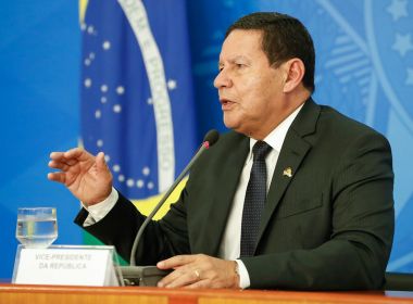 Mourão teve febre e dor antes de fazer teste da Covid, diz Vice-Presidência