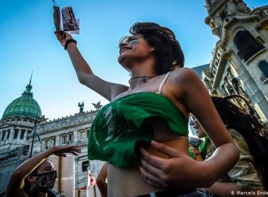 Ao contrário da Argentina, aborto enfrenta bloqueio no Congresso brasileiro