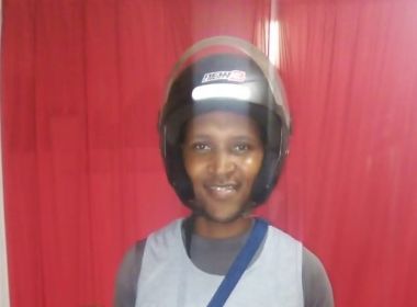 Foto em delegacia faz jovem negro ser acusado 9 vezes e preso duas por roubos que não cometeu