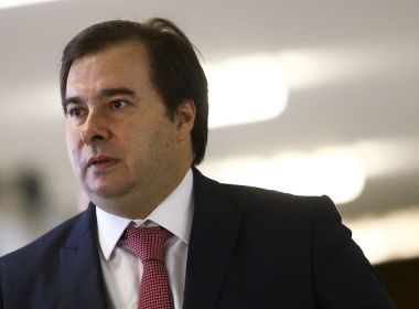 Maia chama governo de incompetente após acusação de ministério contra Congresso
