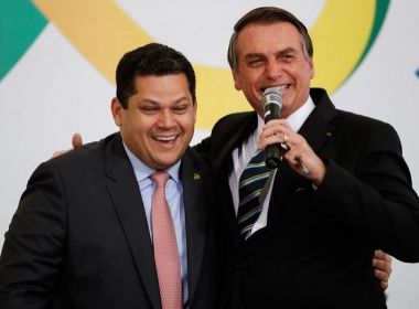 Bolsonaro confirma apoio a candidato de Alcolumbre para o Senado