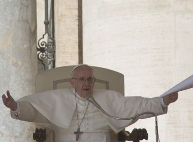 Papa Francisco diz que deve tomar vacina contra a Covid-19 na próxima semana