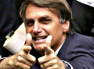 Bolsonaro promete novos decretos para atiradores e defende aumento de armas no país