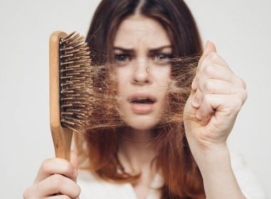 Saúde capilar: Entenda os motivos da queda precoce de cabelo