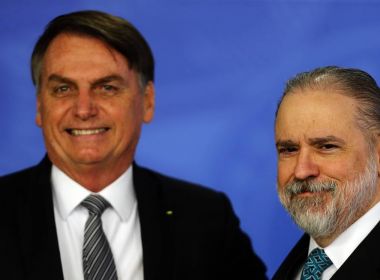 Subprocuradores endossam pedido de artistas e juristas para que Aras processe Bolsonaro