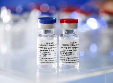 Saúde negocia 30 milhões de doses das vacinas Sputnik V e Covaxin